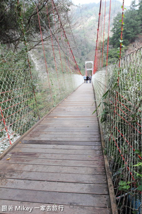 跟著 Mikey 一家去旅行 - 【 谷關 】捎來吊橋、捎來步道、遊客中心