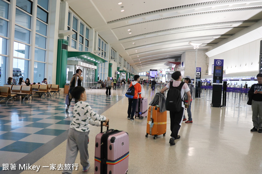 跟著 Mikey 一家去旅行 - 【 沖繩 】Naha International Airport