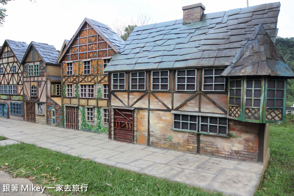 跟著 Mikey 一家去旅行 - 【 竹山 】海盜村景觀彩繪園區