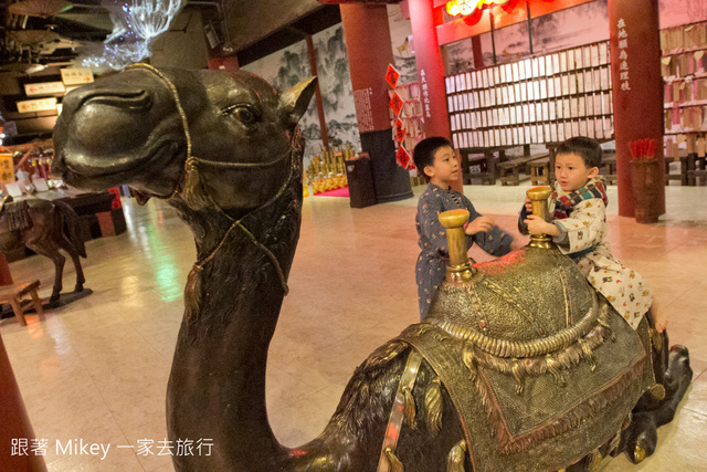 跟著 Mikey 一家去旅行 - 【 八里 】大唐溫泉物語 - 朱雀不夜天街景篇