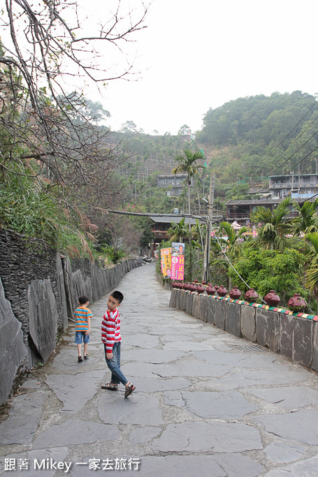 跟著 Mikey 一家去旅行 - 【 霧台 】魯凱原鄉 : 岩坂巷 / 藝術街