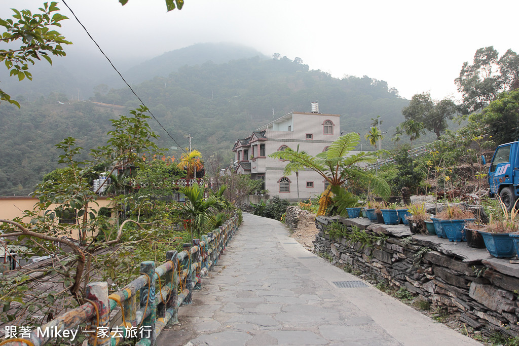 跟著 Mikey 一家去旅行 - 【 霧台 】魯凱原鄉 : 石板教堂