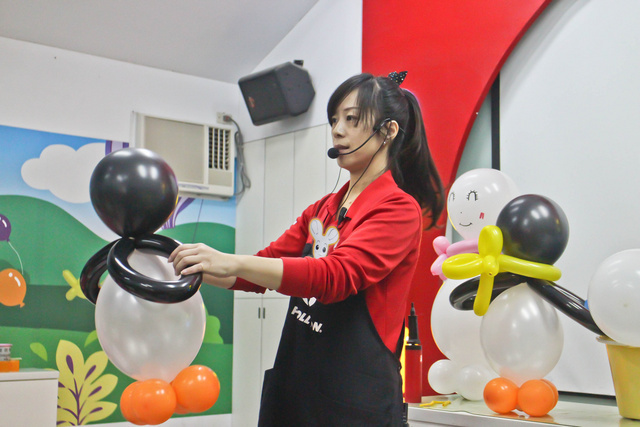 跟著 Mikey 一家去旅行 - 【 神岡 】台灣氣球博物館