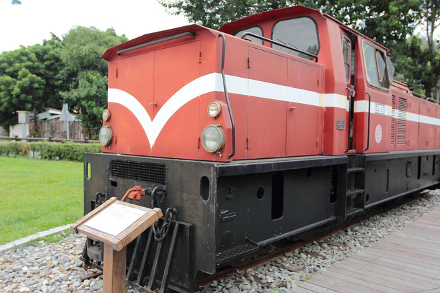 跟著 Mikey 一家去旅行 - 【 嘉義 】阿里山鐵道車庫園區