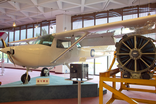 跟著 Mikey 一家去旅行 - 【 大園 】航空科學館