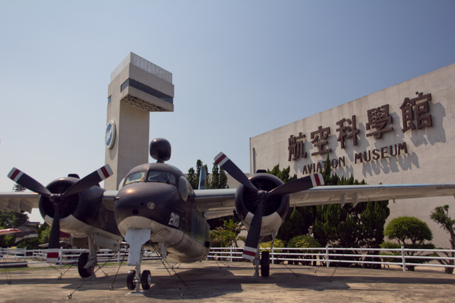 跟著 Mikey 一家去旅行 - 【 大園 】航空科學館