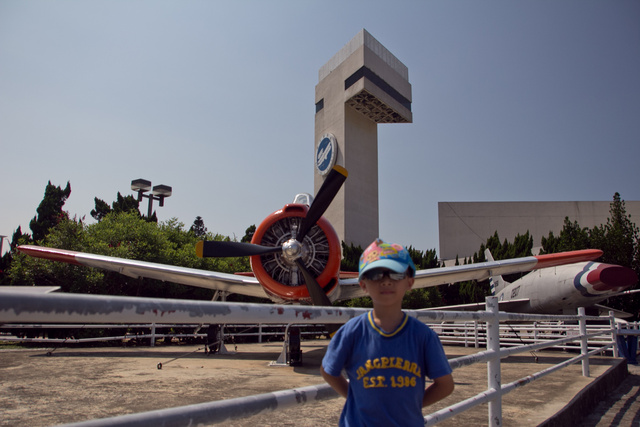 跟著 Mikey 一家去旅行 - 【 大園 】航空科學館