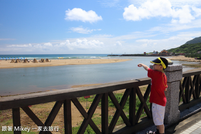 跟著 Mikey 一家去旅行 - 【 福隆 】福隆海水浴場