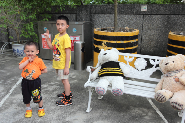 跟著 Mikey 一家去旅行 - 【 宜蘭 】養蜂人家 - 蜂采館