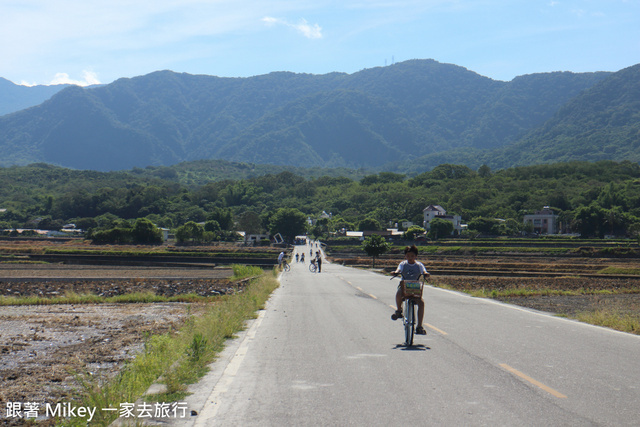 跟著 Mikey 一家去旅行 - 【 池上 】伯朗大道