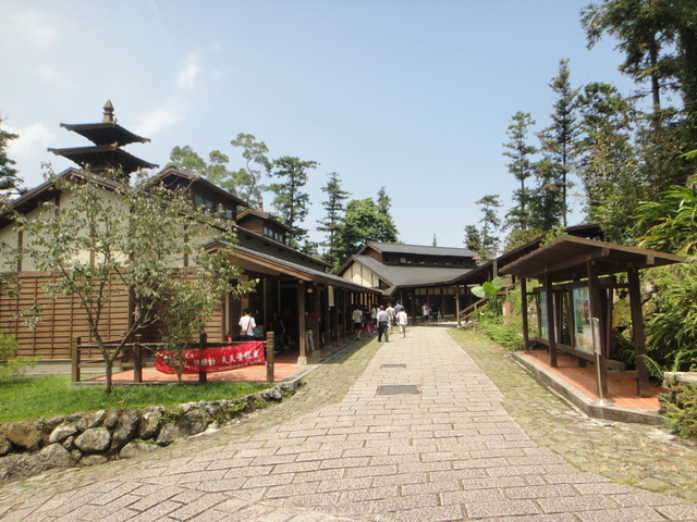 跟著 Mikey 一家去旅行 - 【 鹿谷 】內湖國小