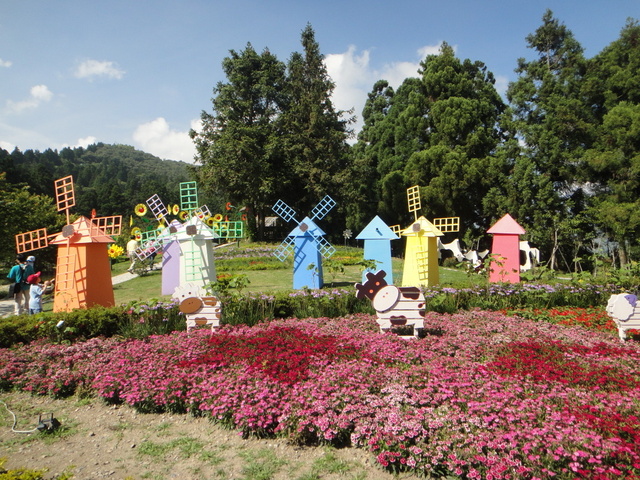 跟著 Mikey 一家去旅行 - 【 仁愛 】小瑞士花園