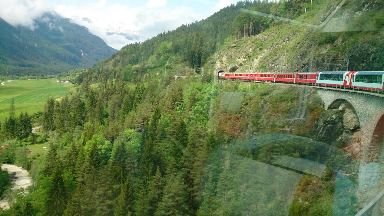 跟著 Mikey 一家去旅行 - 【 好康快報 】瑞士奢華列車之旅