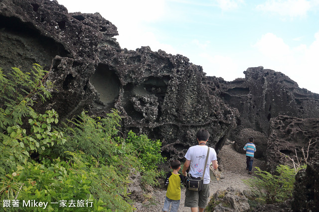 跟著 Mikey 一家去旅行 - 【 恆春 】墾丁情人灘 - 青蛙石篇