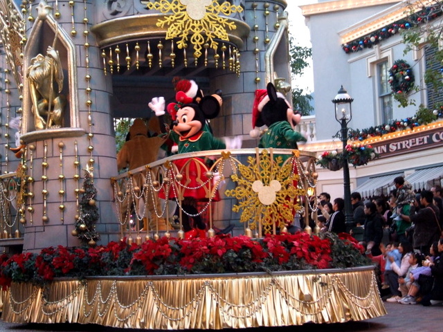 跟著 Mikey 一家去旅行 - 【 香港 】迪士尼樂園