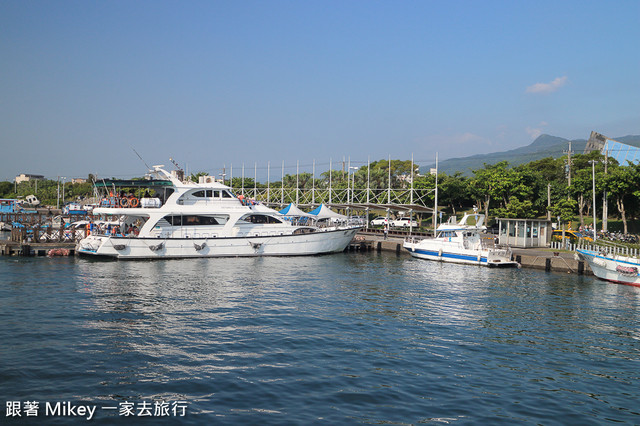 跟著 Mikey 一家去旅行 - 【 宜蘭 】龜山島賞鯨