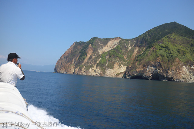 跟著 Mikey 一家去旅行 - 【 宜蘭 】龜山島賞鯨