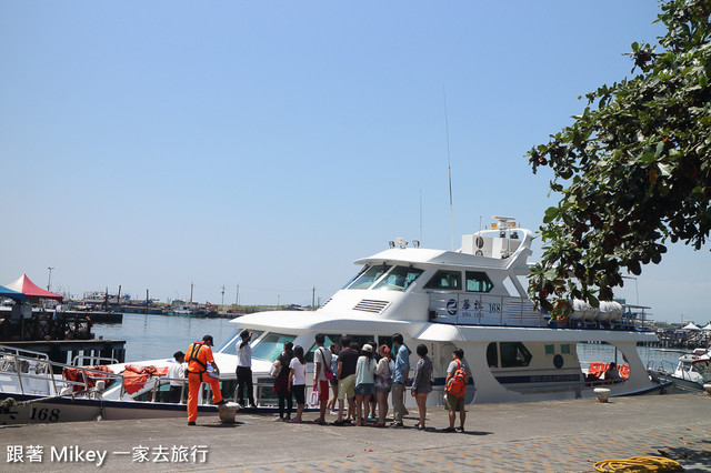 跟著 Mikey 一家去旅行 - 【 宜蘭 】龜山島賞鯨