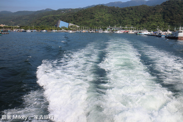 跟著 Mikey 一家去旅行 - 【 宜蘭 】龜山島賞鯨