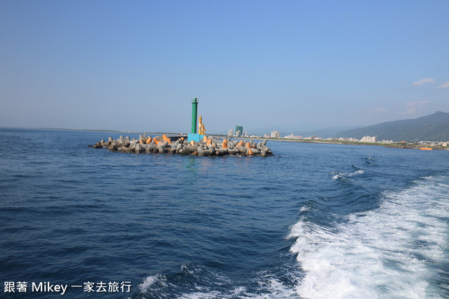 跟著 Mikey 一家去旅行 - 【 宜蘭 】龜山島賞鯨