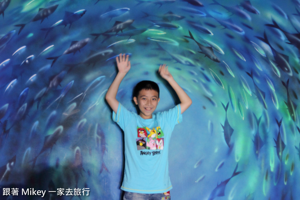 跟著 Mikey 一家去旅行 - 【 蘇澳 】祝大漁物產文創館 - 3D 隧道