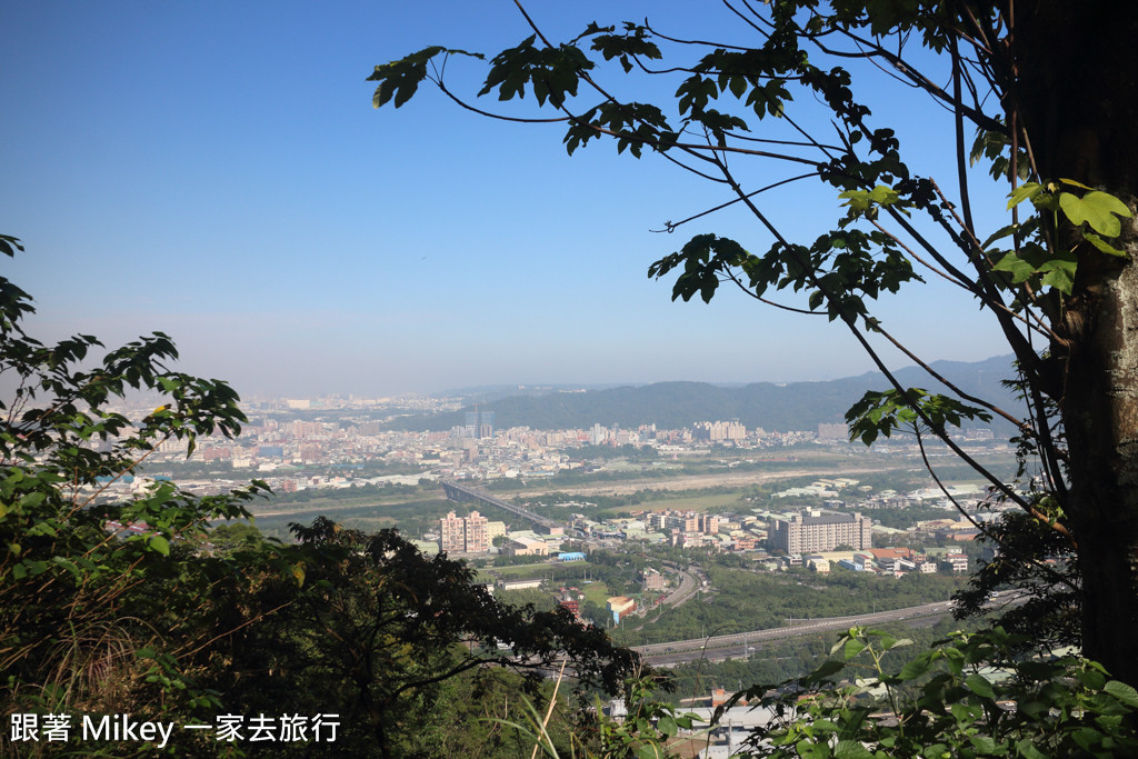 跟著 Mikey 一家去旅行 - 【 三峽 】鳶山