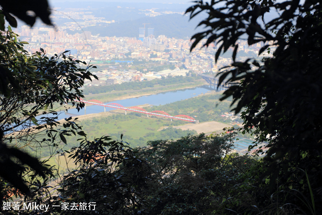 跟著 Mikey 一家去旅行 - 【 三峽 】鳶山