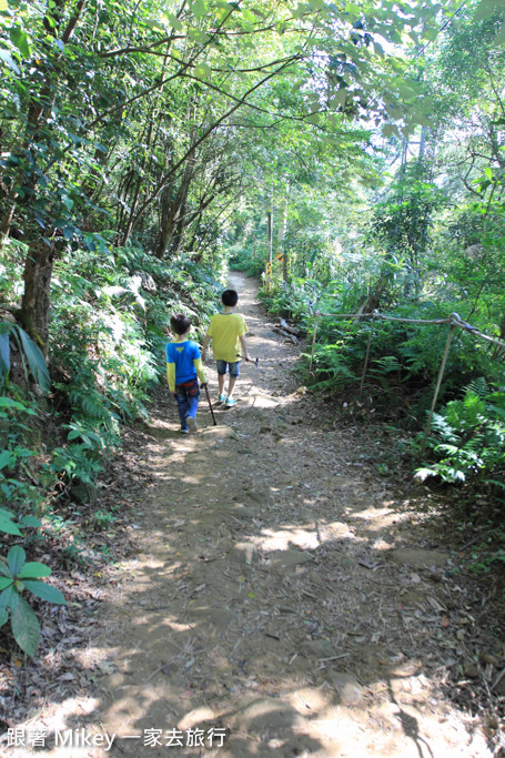 跟著 Mikey 一家去旅行 - 【 三峽 】鳶山